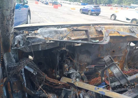 2005 Chevrolet Suburban 1500 Lt z USA, uszkodzony, nr VIN 1GNFK16Z05J184221